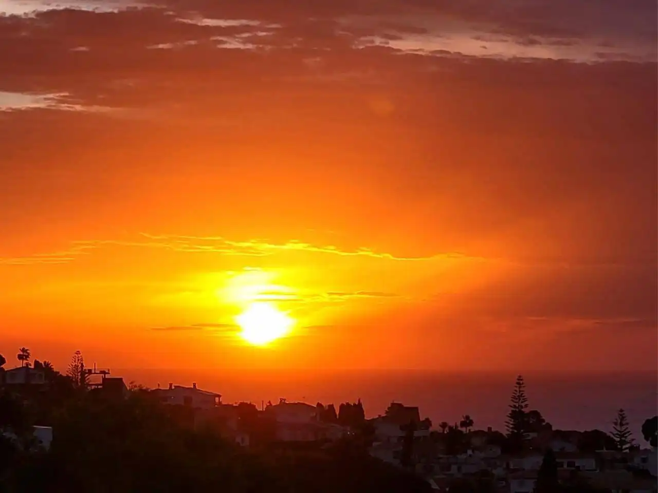 Vista exterior de Casa o xalet en venda en Vélez-Málaga amb Aire condicionat, Jardí privat i Terrassa