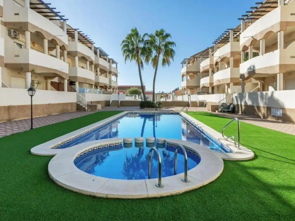 Piscina de Apartamento de alquiler en Vinaròs con Calefacción, Terraza y Amueblado