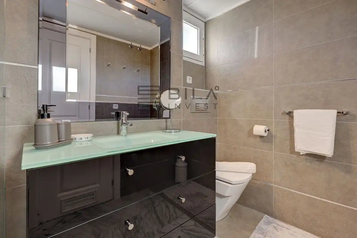 Bathroom of Attic for sale in Marbella  with Air Conditioner, Terrace and Swimming Pool