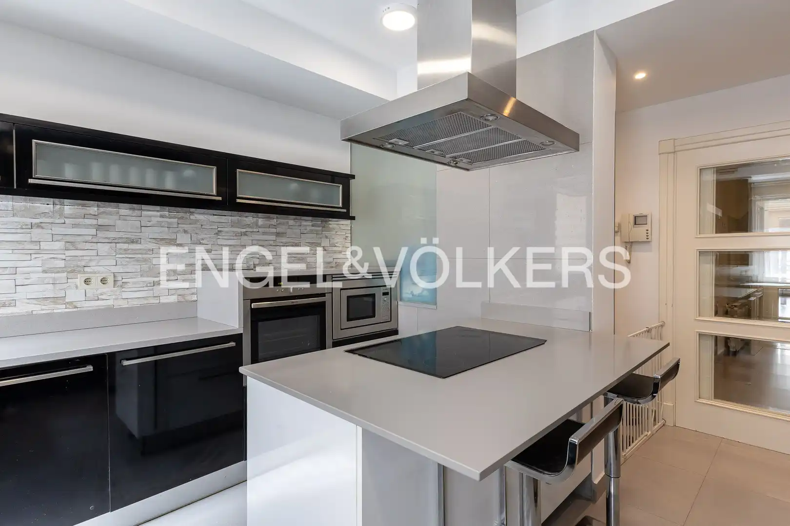 Kitchen of Flat for rent in Madrid  with Air Conditioner, Heating and Parquet flooring