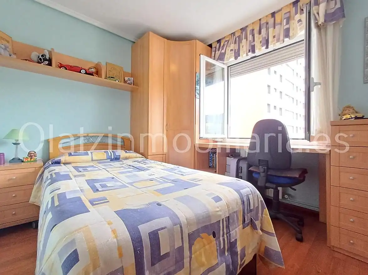Bedroom of Flat for sale in Bilbao   with Heating, Terrace and Balcony
