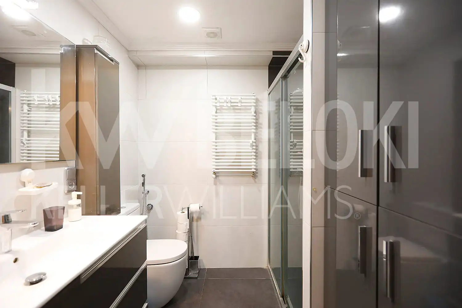 Baño de Piso en venta en Donostia - San Sebastián  con Calefacción, Terraza y Balcón