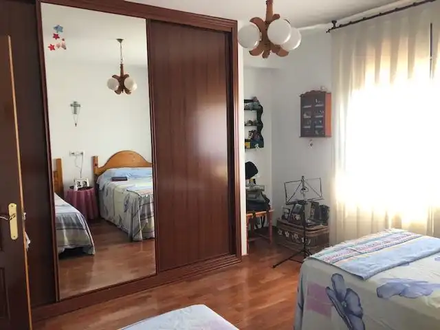 Habitación de Casa o chalet en venta en Llanera con Calefacción, Jardín privado y Parquet