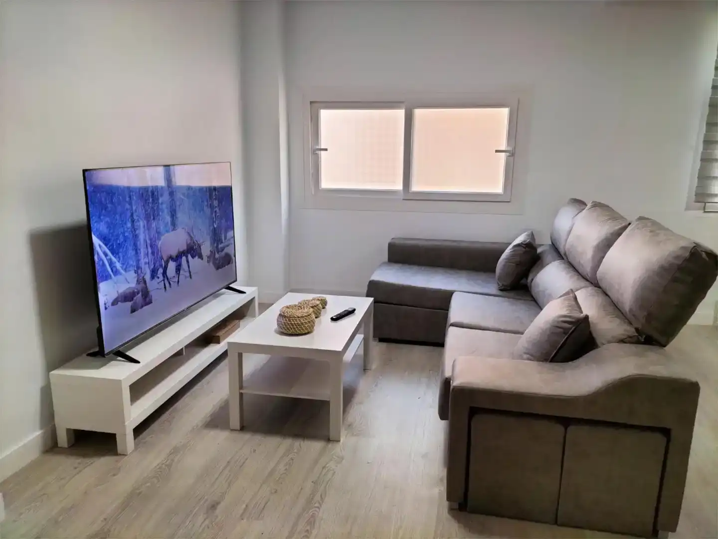 Sala d'estar de Pis per a compartir en Puerto Real amb Aire condicionat, Parquet i Moblat