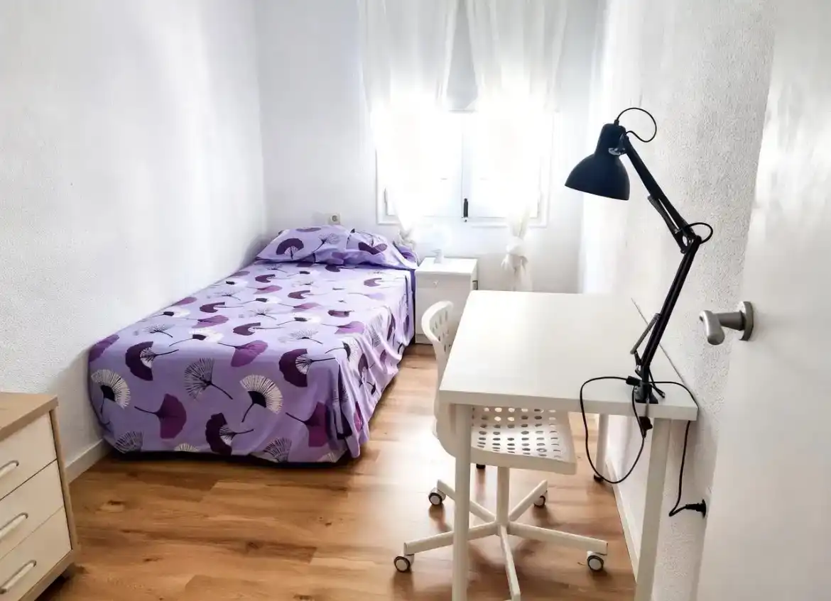 Bedroom of Flat for rent in Badalona