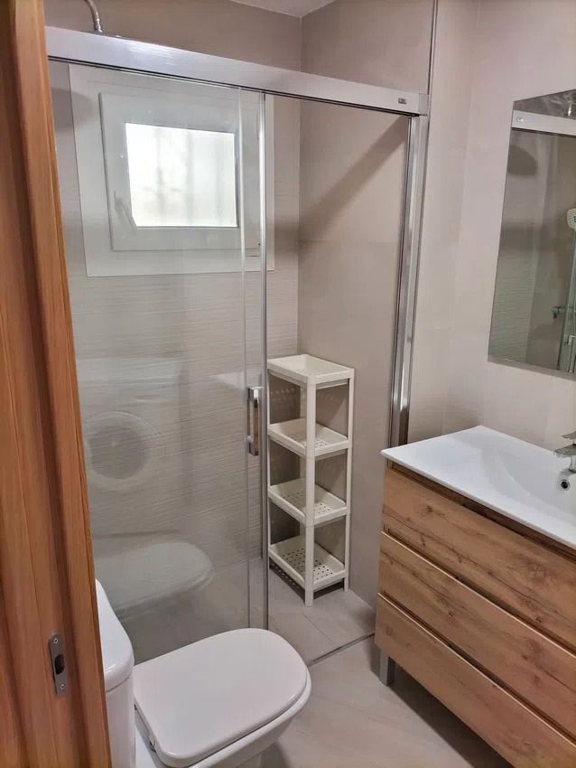 Bathroom of Flat for sale in Vélez-Málaga  with Air Conditioner, Furnished and Oven
