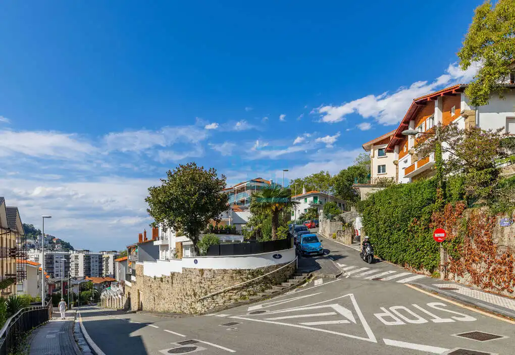 Vista exterior de Pis en venda en Donostia - San Sebastián  amb Calefacció, Jardí privat i Terrassa