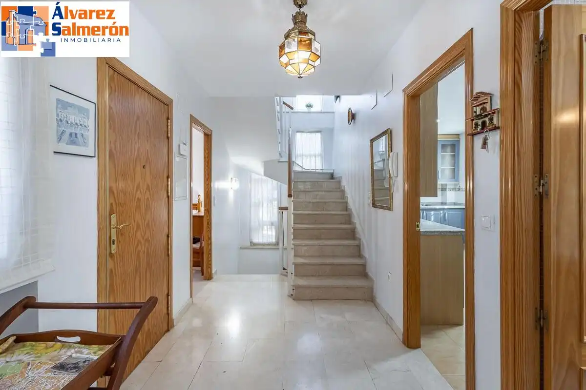 Casa o chalet en venta en Huétor Vega con Terraza, Piscina y Balcón