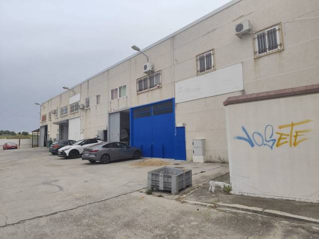 Nave industrial en Venta en Altos del Olivar - El Caracol