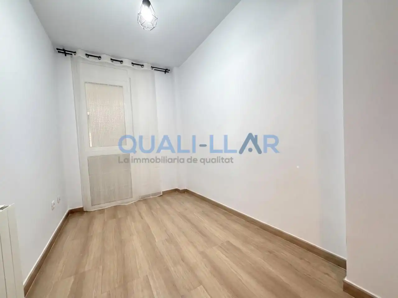 Habitación de Piso en venta en Cornellà de Llobregat con Aire acondicionado, Calefacción y Parquet
