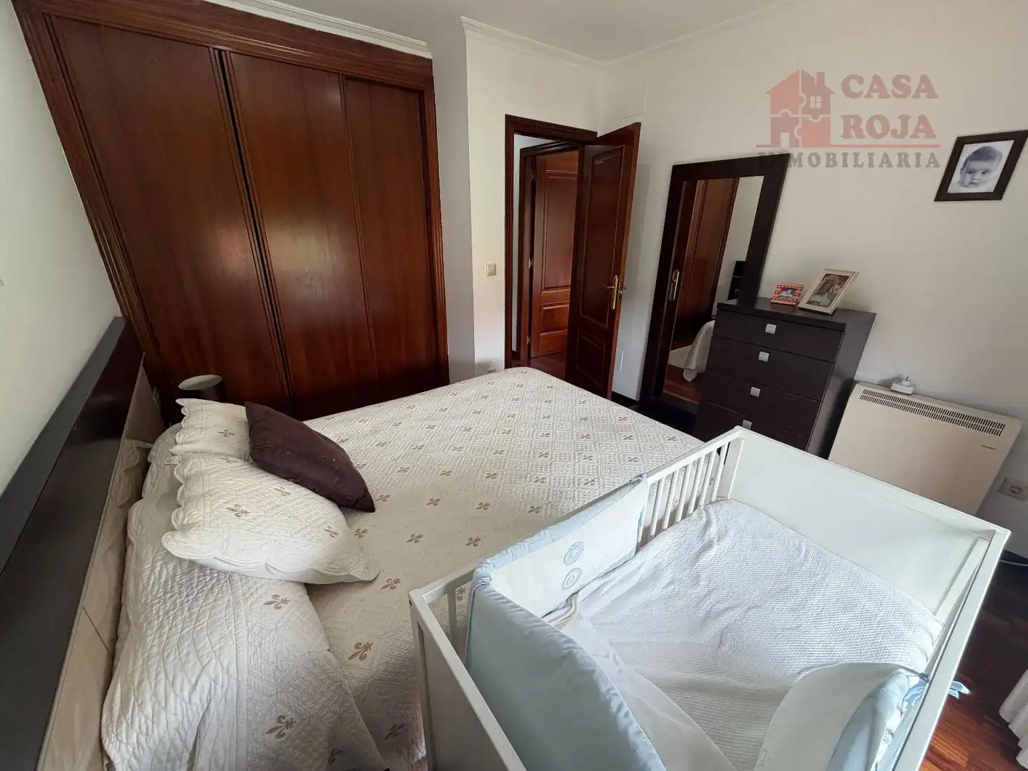 Dormitori de Casa adosada en venda en Cangas  amb Calefacció, Parquet i Traster