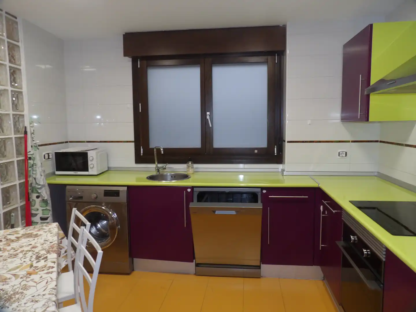 Cocina de Apartamento en venta en León Capital  con Calefacción, Parquet y Amueblado