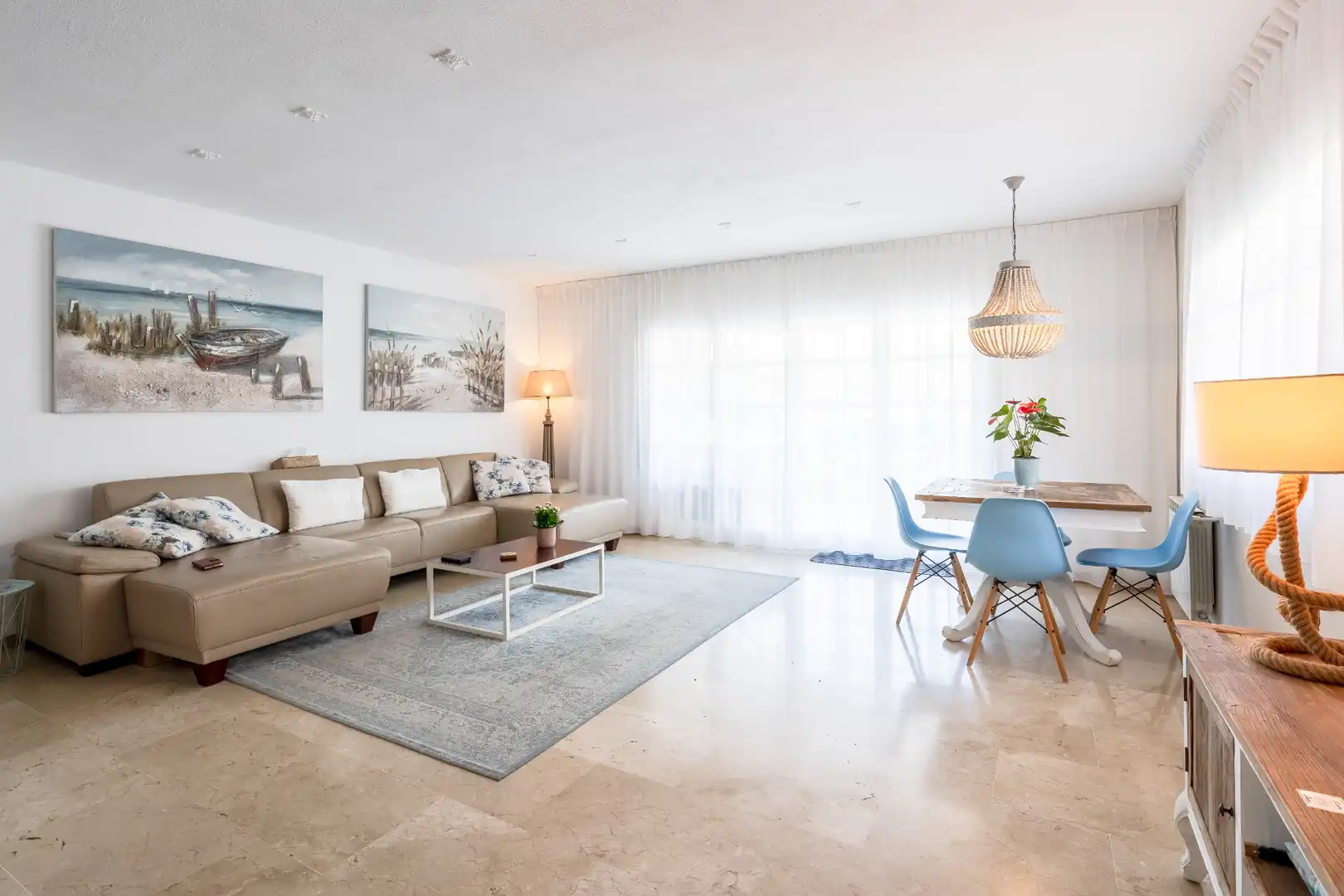 Sala de estar de Casa adosada en venta en Cambrils con Aire acondicionado, Calefacción y Jardín privado