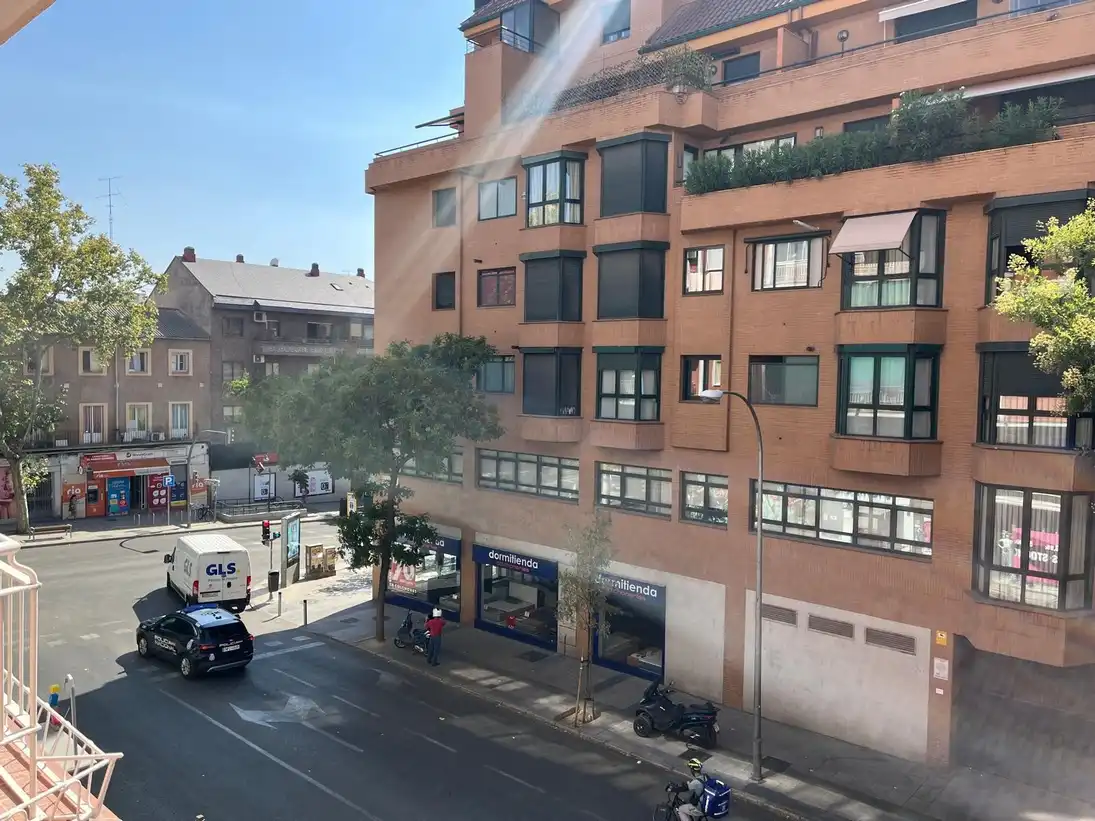 Vista exterior de Piso en venta en Madrid con Calefacción, Terraza y Trastero