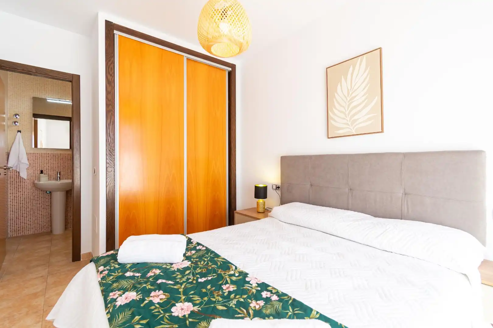 Dormitori de Apartament en venda en Águilas amb Aire condicionat, Terrassa i Moblat