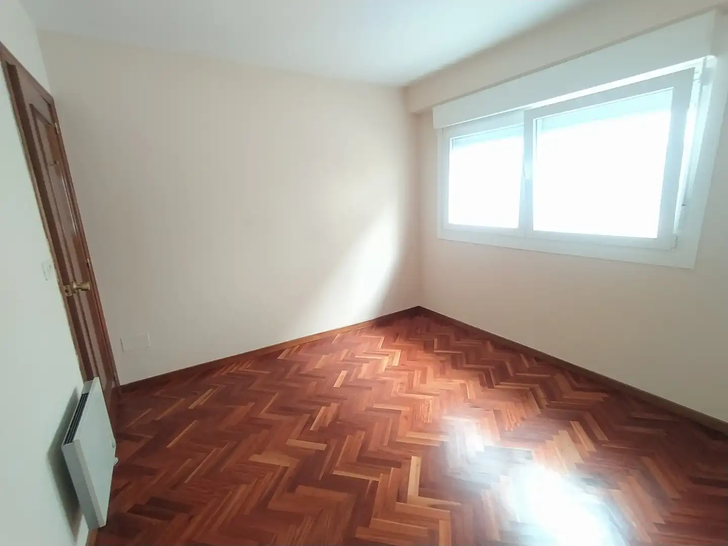 Habitación de Piso de alquiler en Vigo  con Calefacción, Parquet y Horno