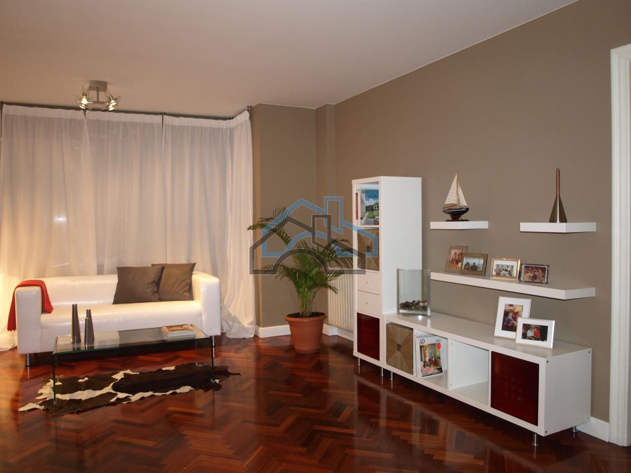 Sala d'estar de Apartament de lloguer en Cambre  amb Calefacció, Parquet i Traster