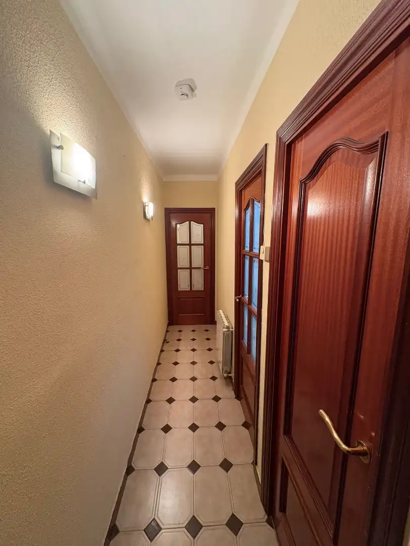 Piso en venta en L'Hospitalet de Llobregat con Calefacción, Horno y Alarma