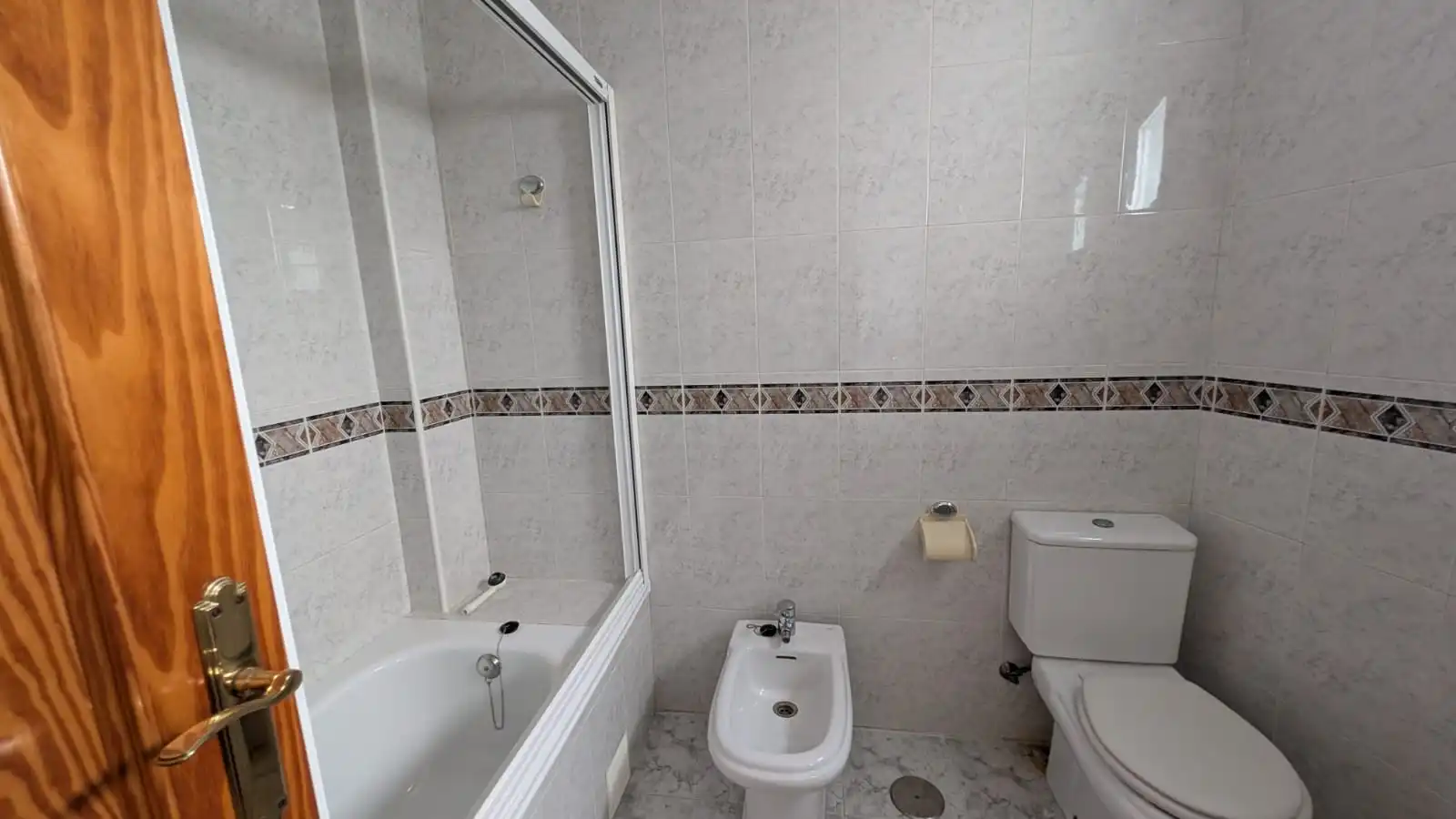 Bathroom of Flat for sale in Alcaudete