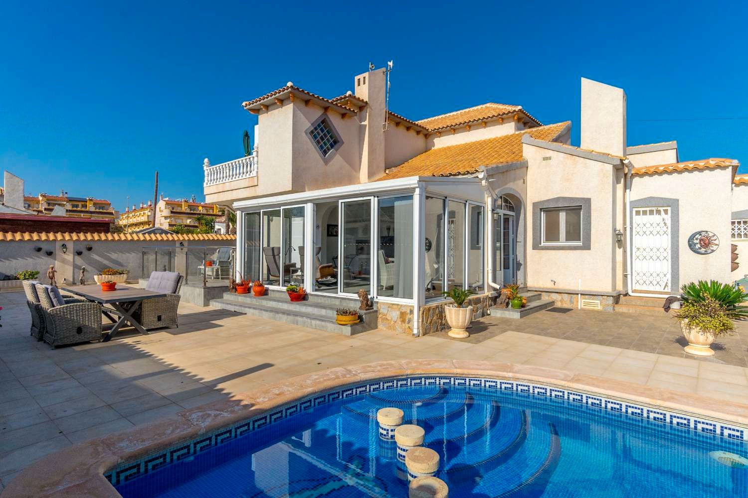Vista exterior de Casa o chalet en venta en Orihuela con Aire acondicionado, Calefacción y Piscina