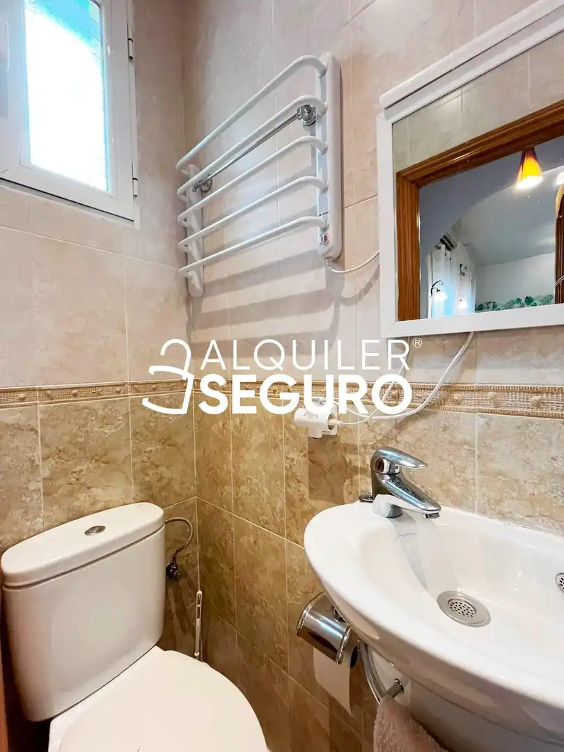 Baño de Estudio de alquiler en Madrid con Aire acondicionado, Calefacción y Amueblado