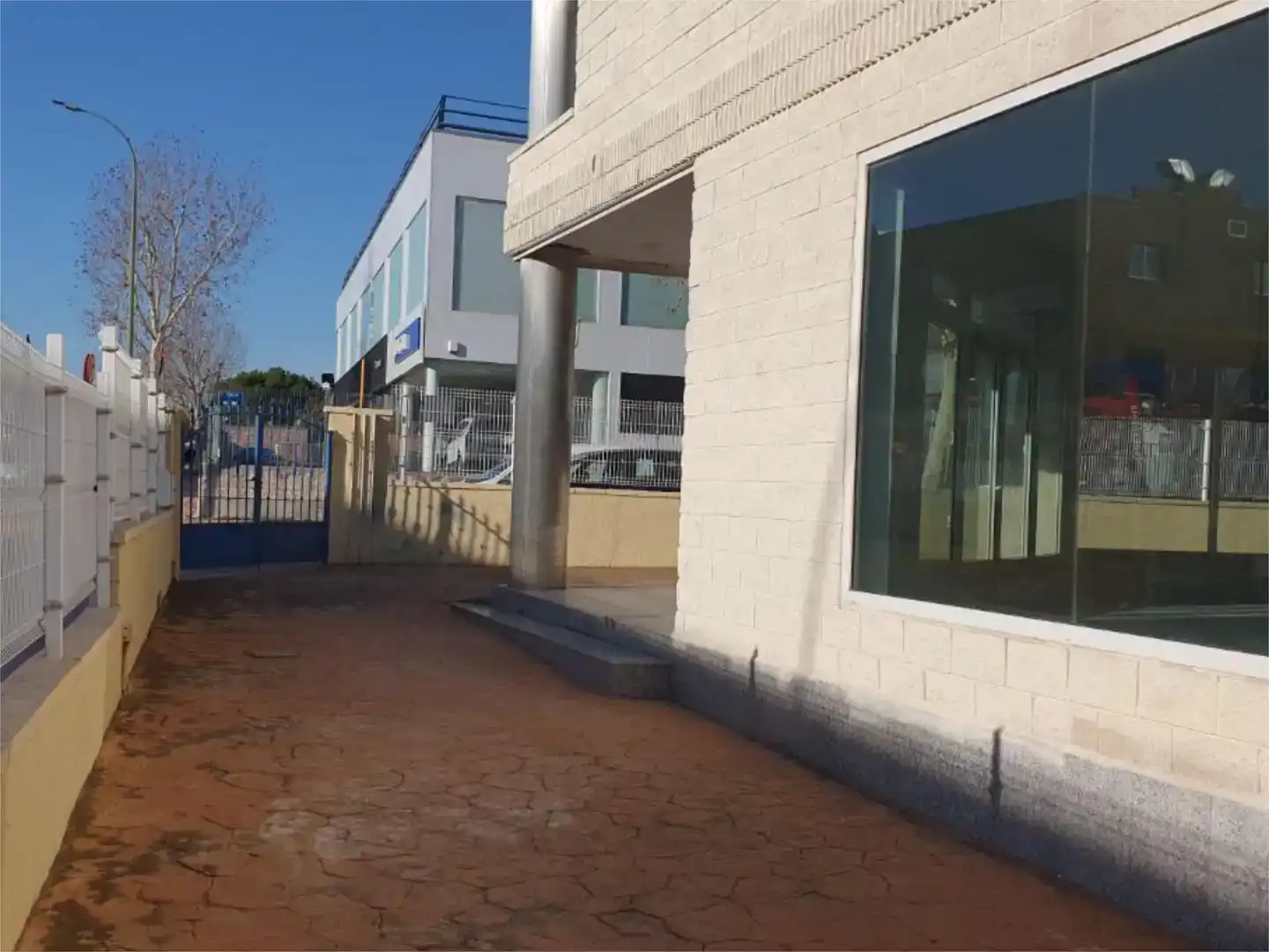 Vista exterior de Nau industrial en venda en Móstoles