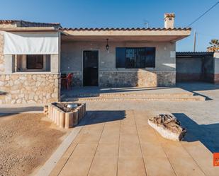 Vista exterior de Casa o xalet en venda en Amposta amb Aire condicionat i Piscina