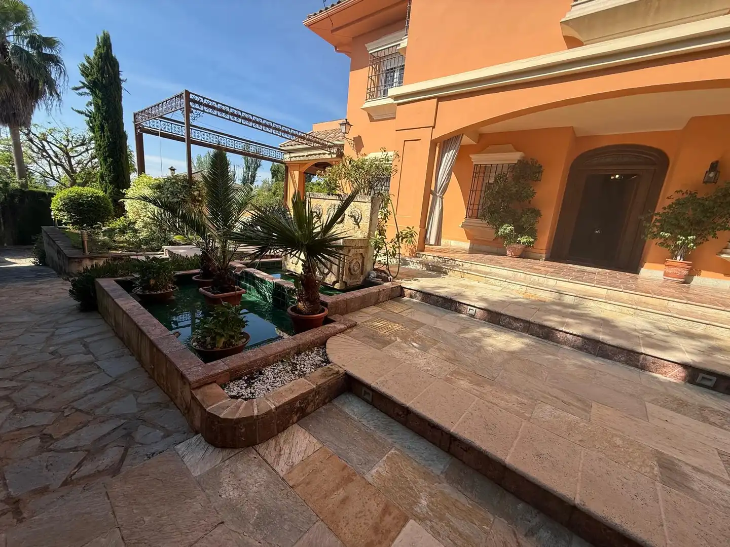 Terrassa de Casa o xalet en venda en  Córdoba Capital amb Aire condicionat, Calefacció i Jardí privat