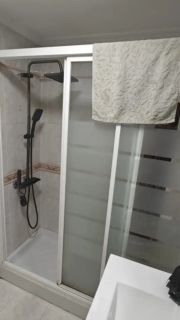 Bany de Pis en venda en Sevilla amb Aire condicionat
