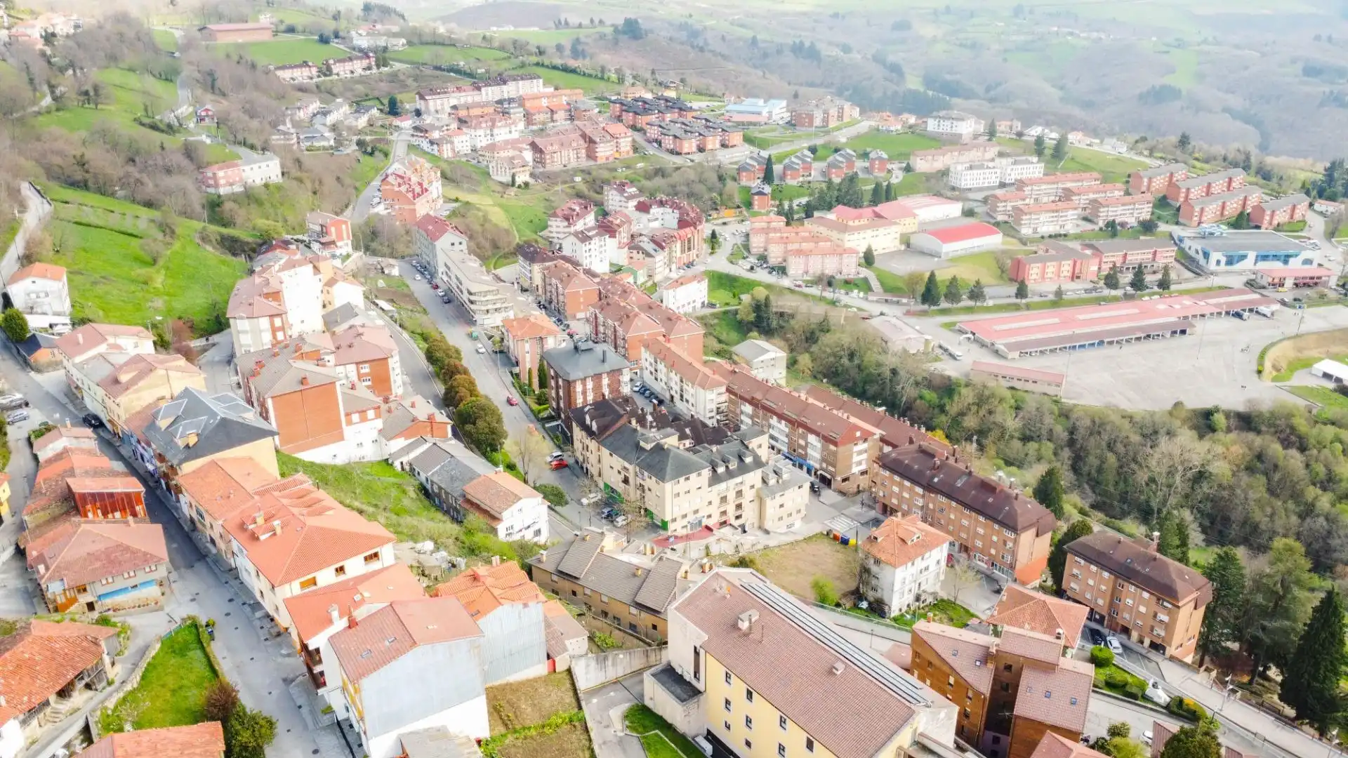 Casa adosada en venta en CIMADEVILLA, 28, Tineo