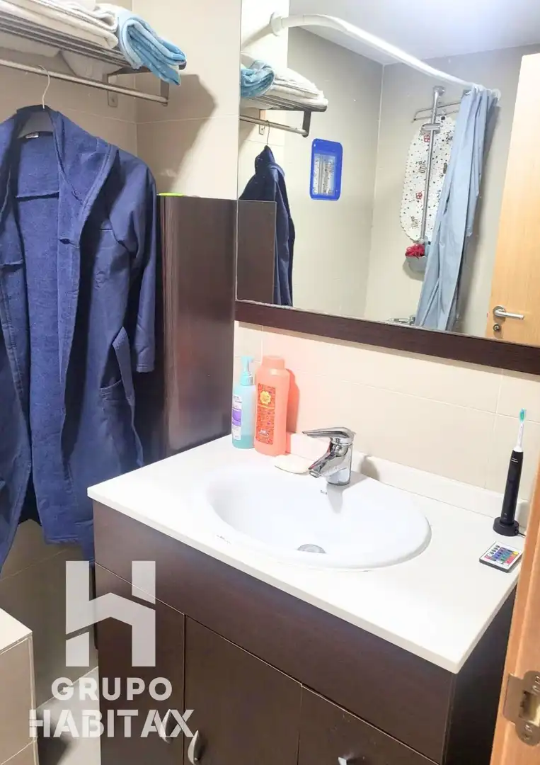 Bathroom of Duplexes for sale in Santa Coloma de Gramenet