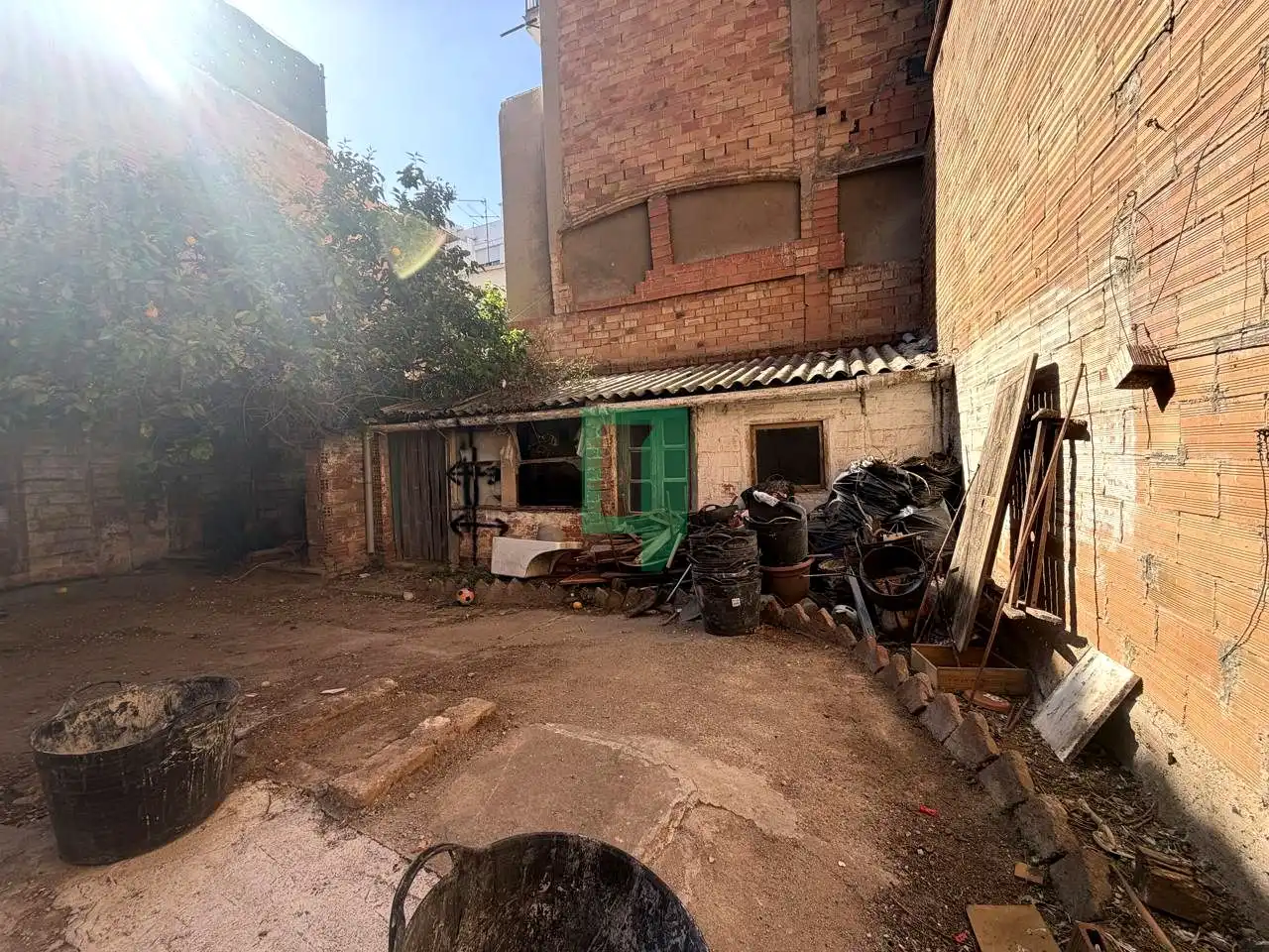 Vista exterior de Casa o xalet en venda en Badalona amb Jardí privat