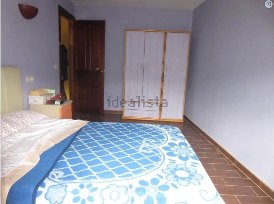 Dormitori de Casa o xalet en venda en El Cabaco  amb Calefacció, Terrassa i Moblat
