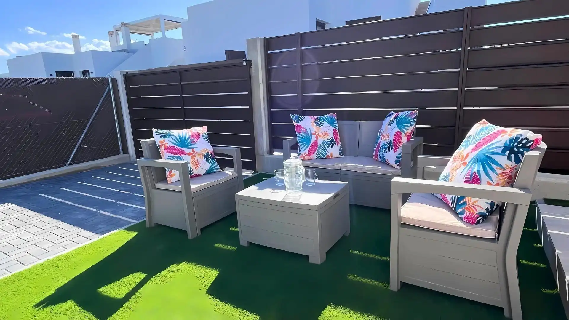 Terrasse von Einfamilien-Reihenhaus zum Verkauf in Madrid mit Schwimmbad