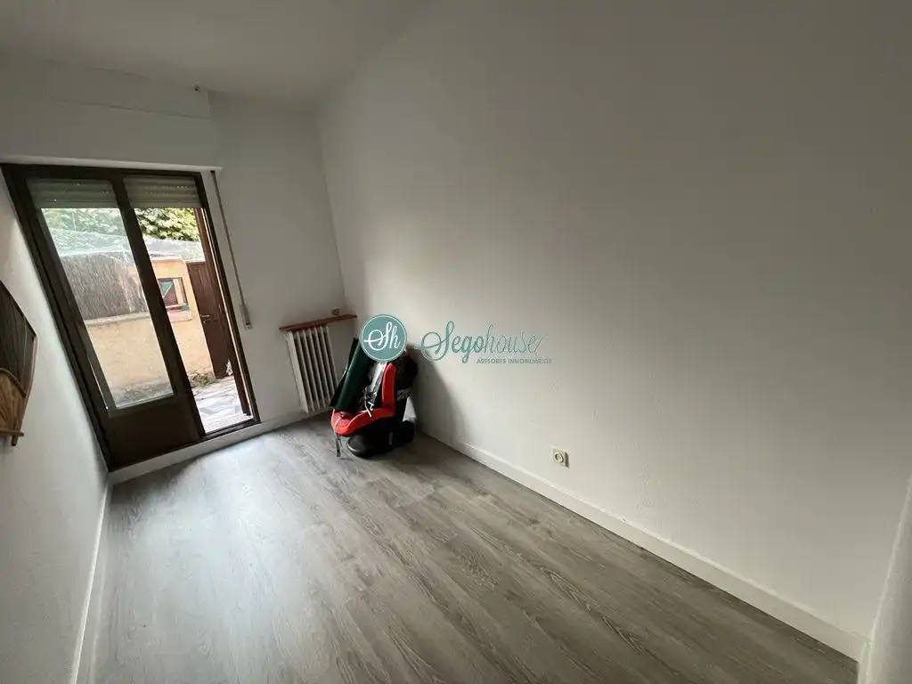 Habitación de Piso en venta en San Cristóbal de Segovia con Calefacción, Terraza y Trastero