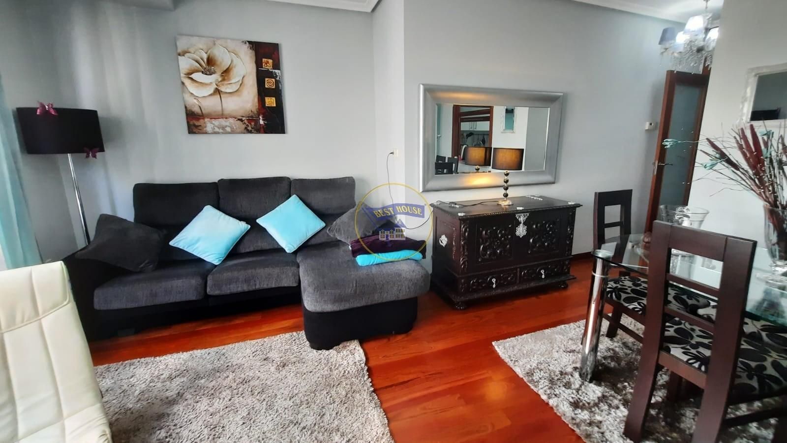 Living room of Flat for sale in Vigo   with Heating, Parquet flooring and Storage room