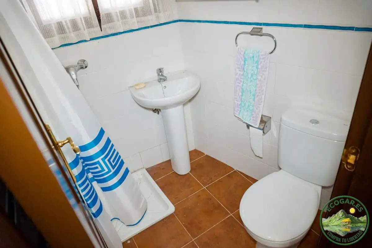 Baño de Casa o chalet en venta en Villafranca del Bierzo con Jardín privado, Parquet y Terraza
