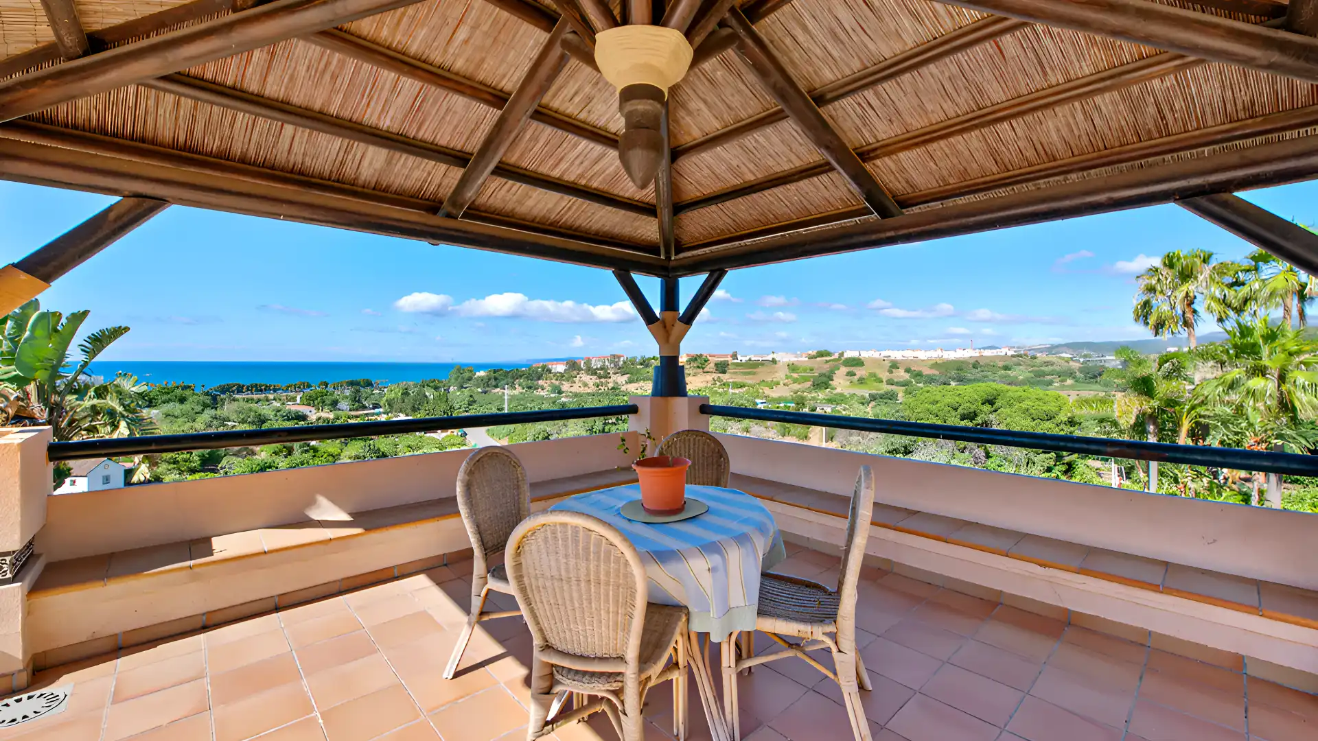 Casa amb piscina en venda a Selwo, imagen 2