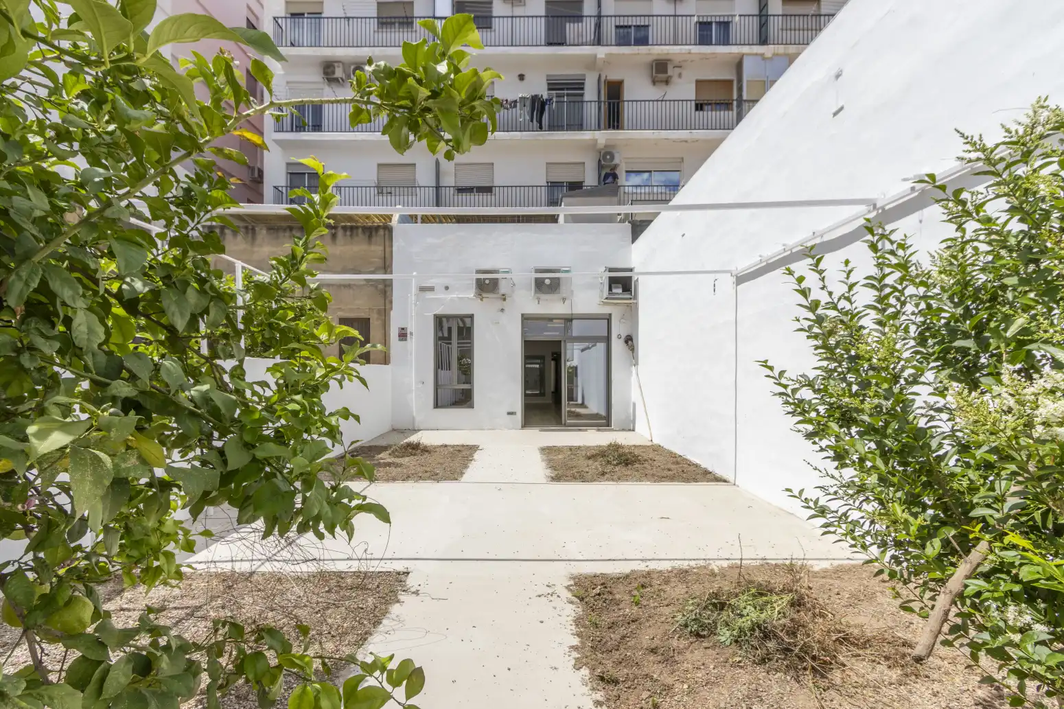 Vista exterior de Piso de alquiler en Foios con Jardín privado y Terraza