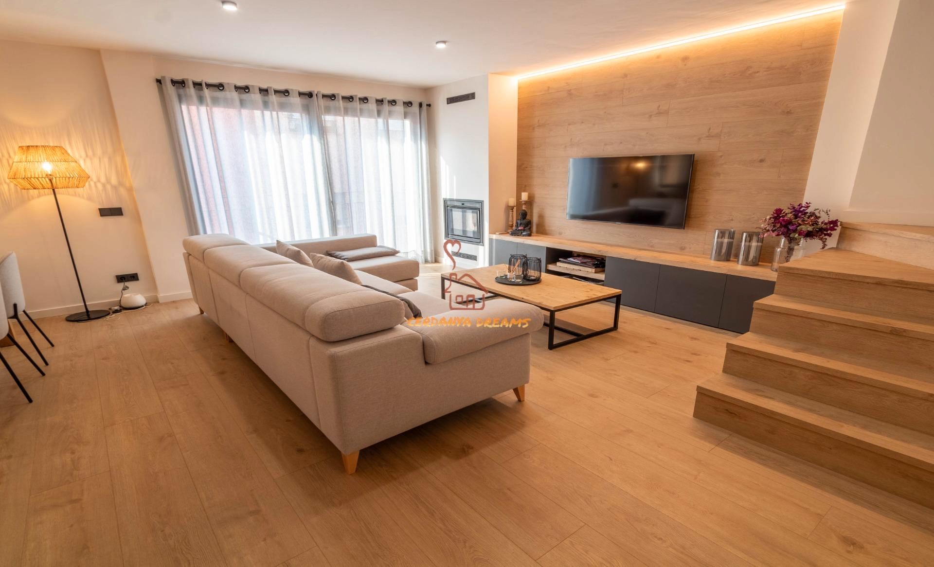 Living room of Attic for sale in Puigcerdà  with Air Conditioner, Heating and Parquet flooring