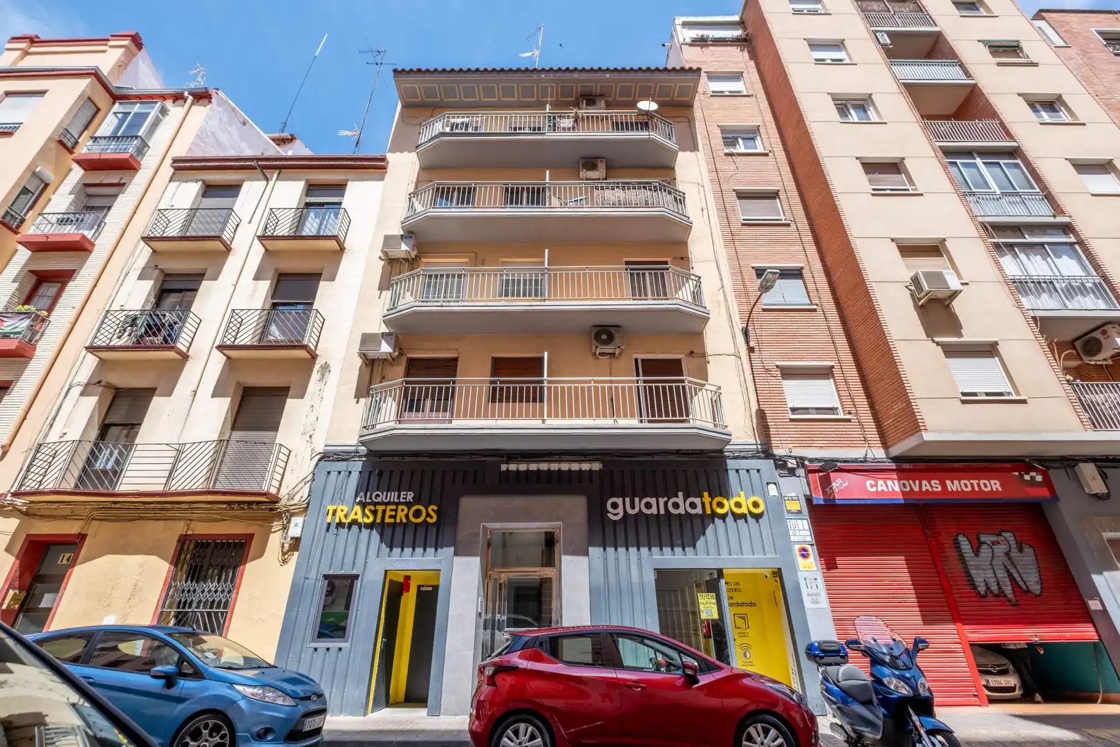 Vista exterior de Piso en venta en Zaragoza con Calefacción, Terraza y Balcón