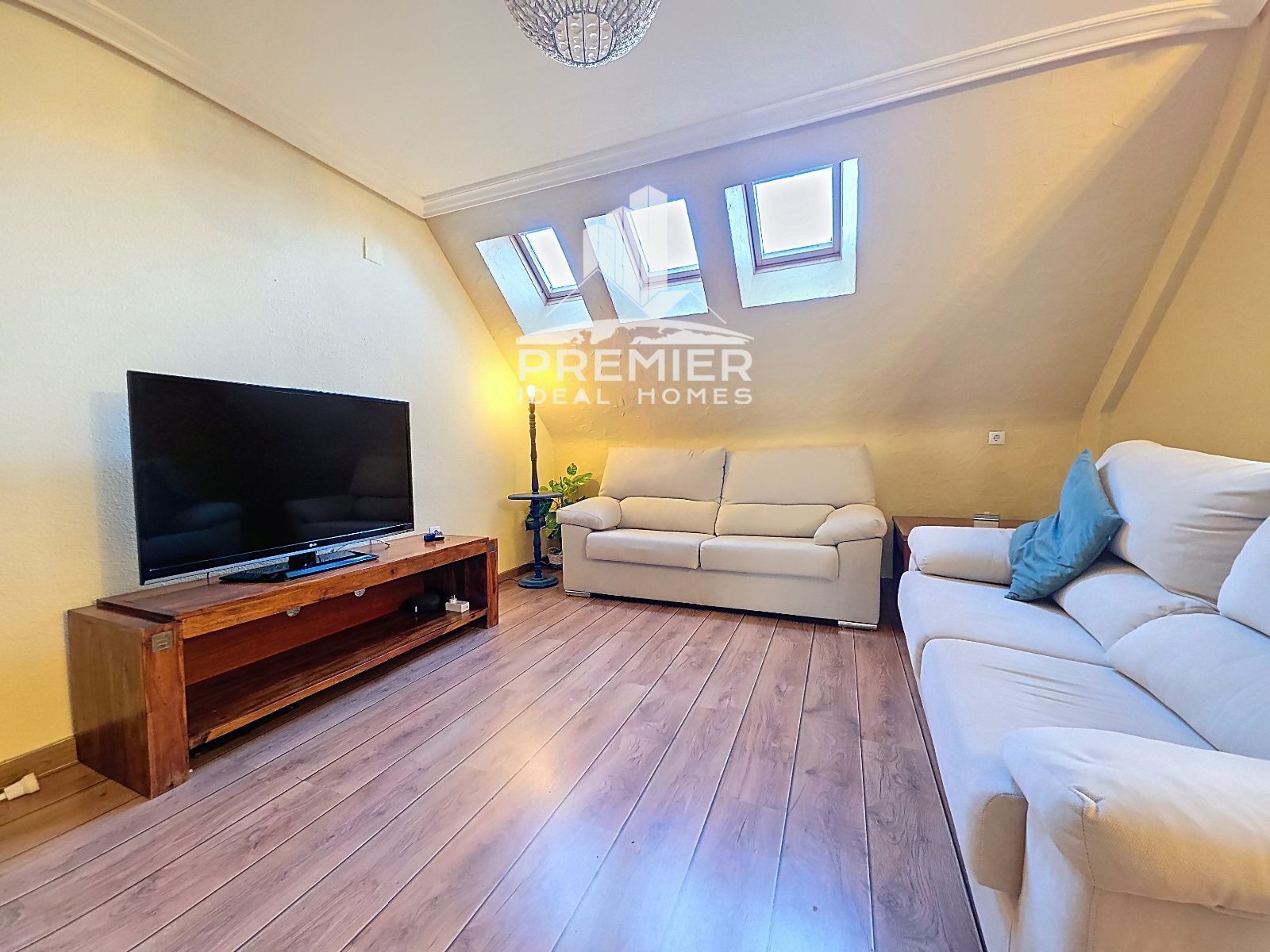 Sala de estar de Ático en venta en Elda con Aire acondicionado, Calefacción y Terraza