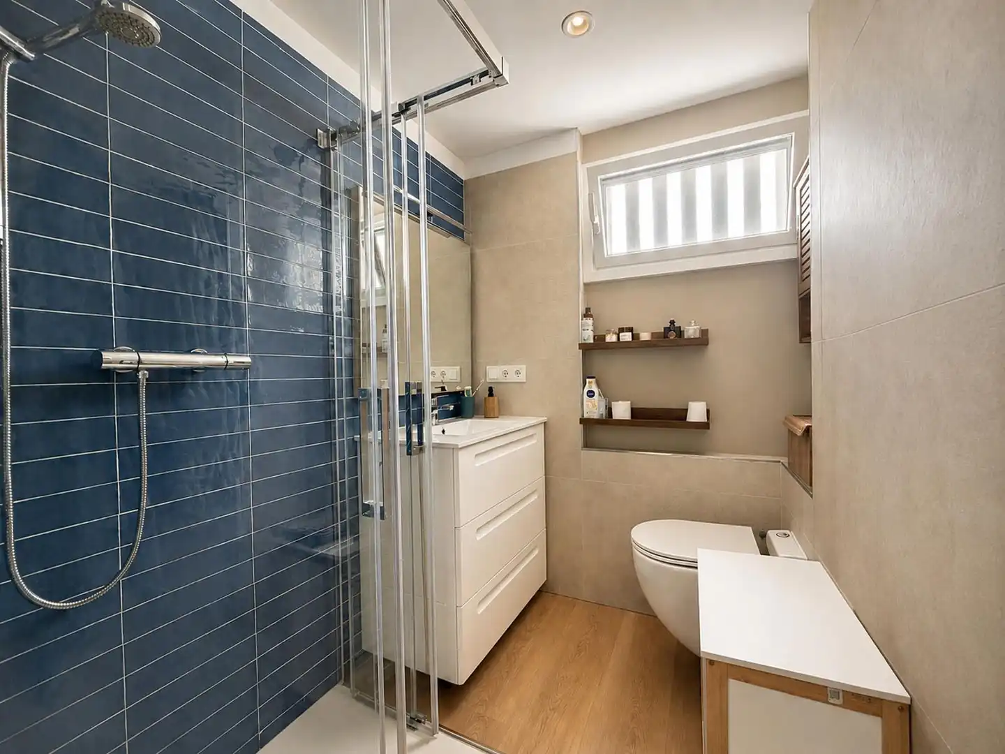 Badezimmer von Wohnung zum Verkauf in Lasarte-Oria mit Klimaanlage, Heizung und Parkett