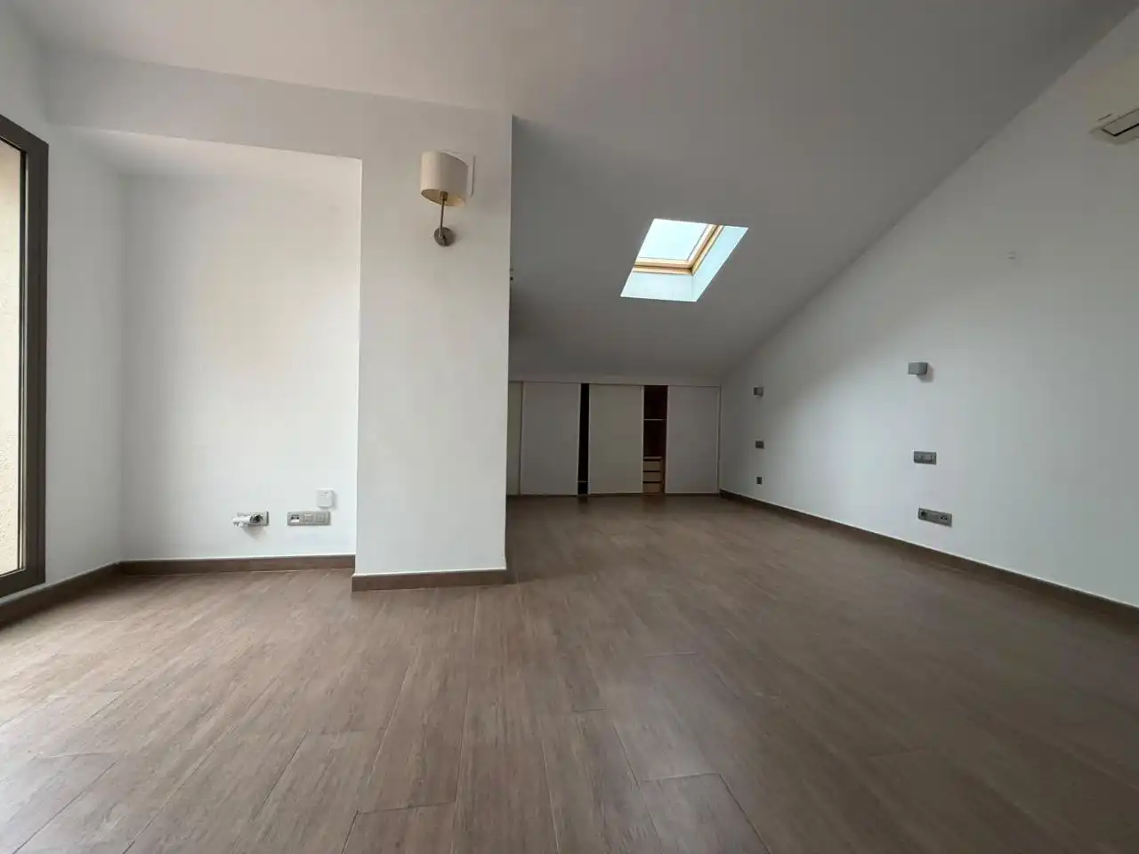 Attic for rent in Barcelona  with Air Conditioner, Parquet flooring and Terrace