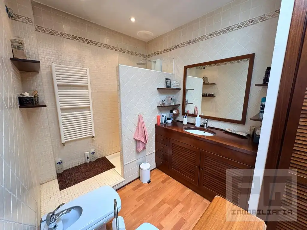Badezimmer von Haus oder Chalet zum Verkauf in Las Navas del Marqués  mit Ofen, Waschmaschine und Mikrowelle