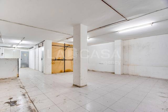 Local comercial en Venta en Carrer de la Costa Brava en La Gavarra