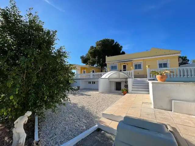 Vista exterior de Casa o xalet en venda en Alicante / Alacant amb Aire condicionat, Calefacció i Jardí privat