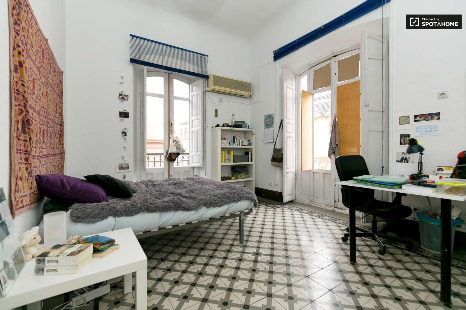 Bedroom of Flat to share in  Granada Capital  with Air Conditioner, Heating and Terrace