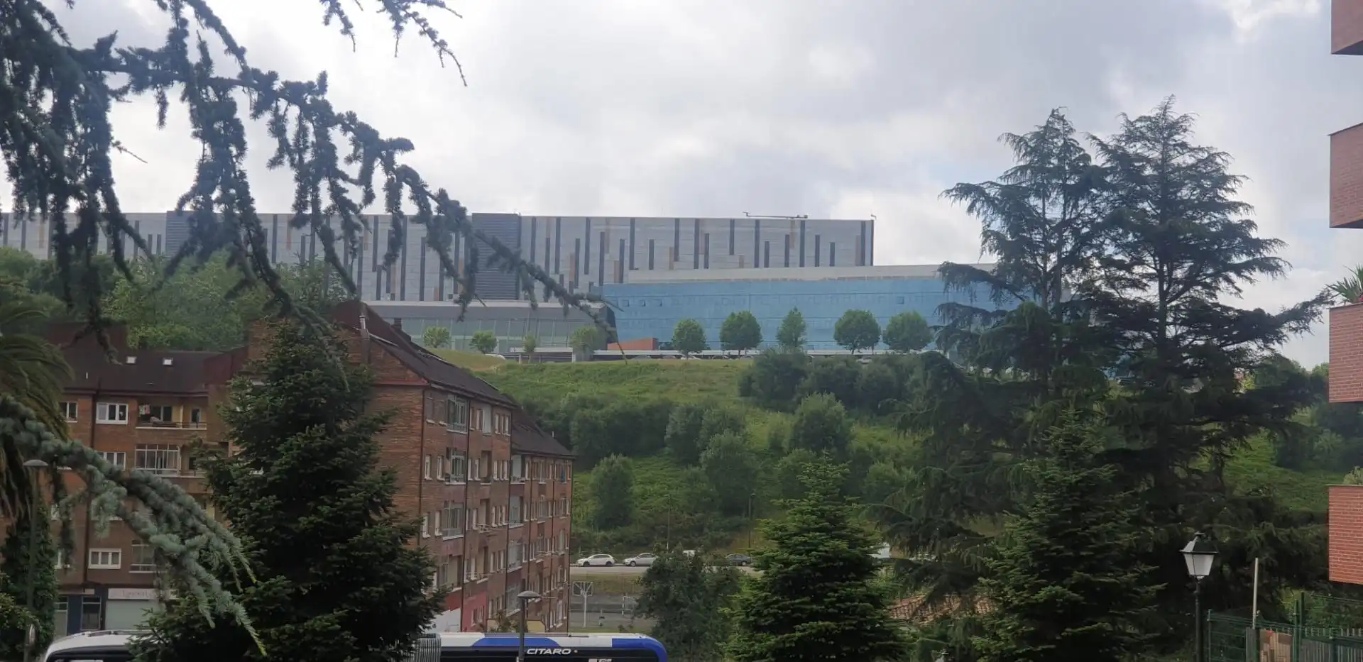 Vista exterior de Pis en venda en Oviedo  amb Calefacció, Jardí privat i Traster