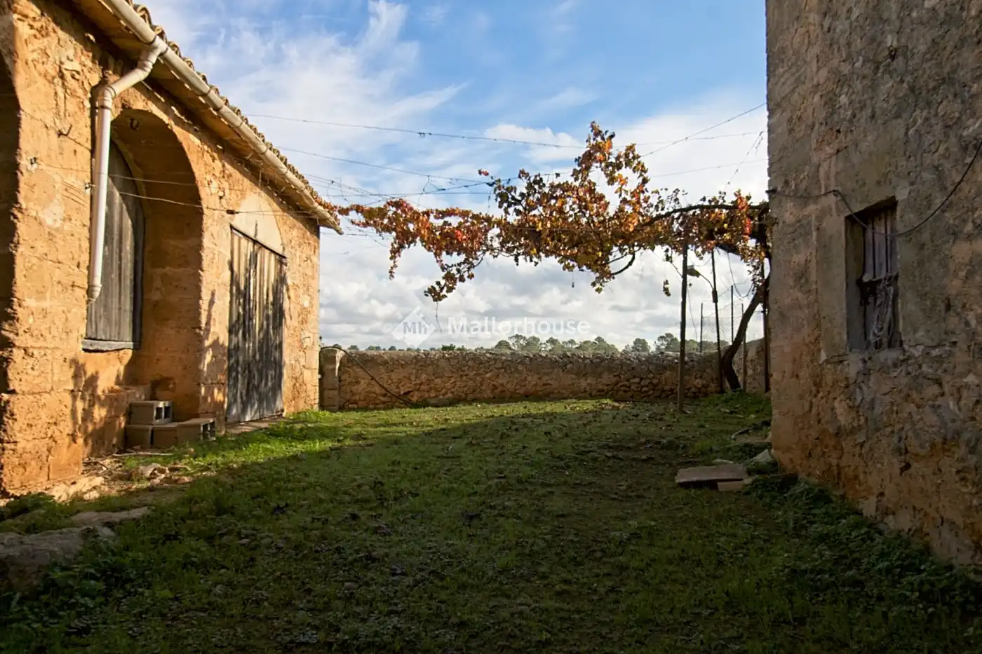 Vista exterior de Finca rústica en venda en  Palma de Mallorca amb Jardí privat, Terrassa i Traster